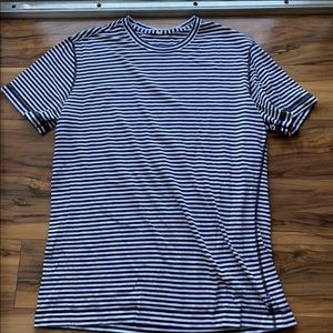 Lululemon men’s stripe T-shirt L